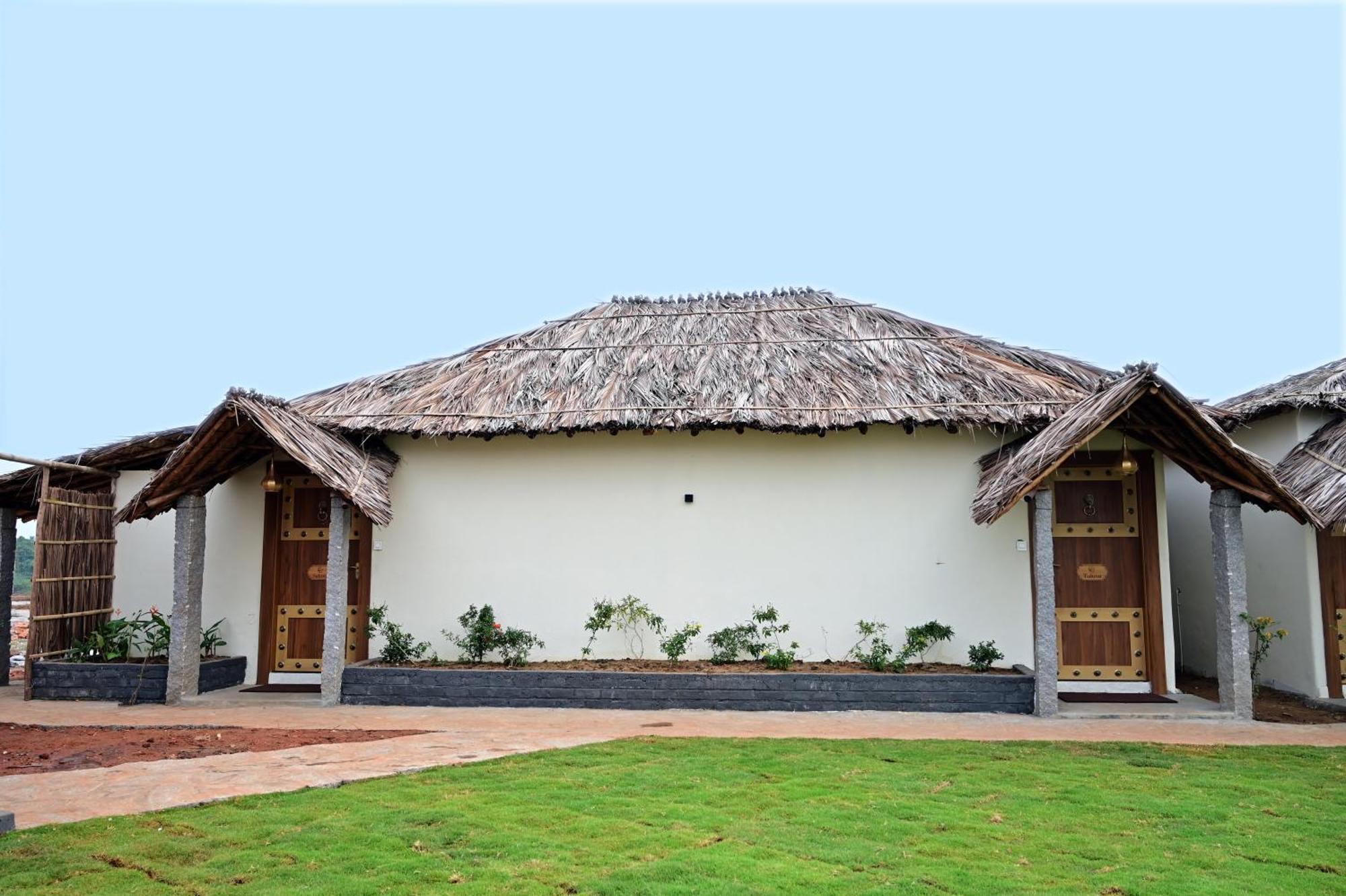 The Hampi Cafe Hotel Exterior foto